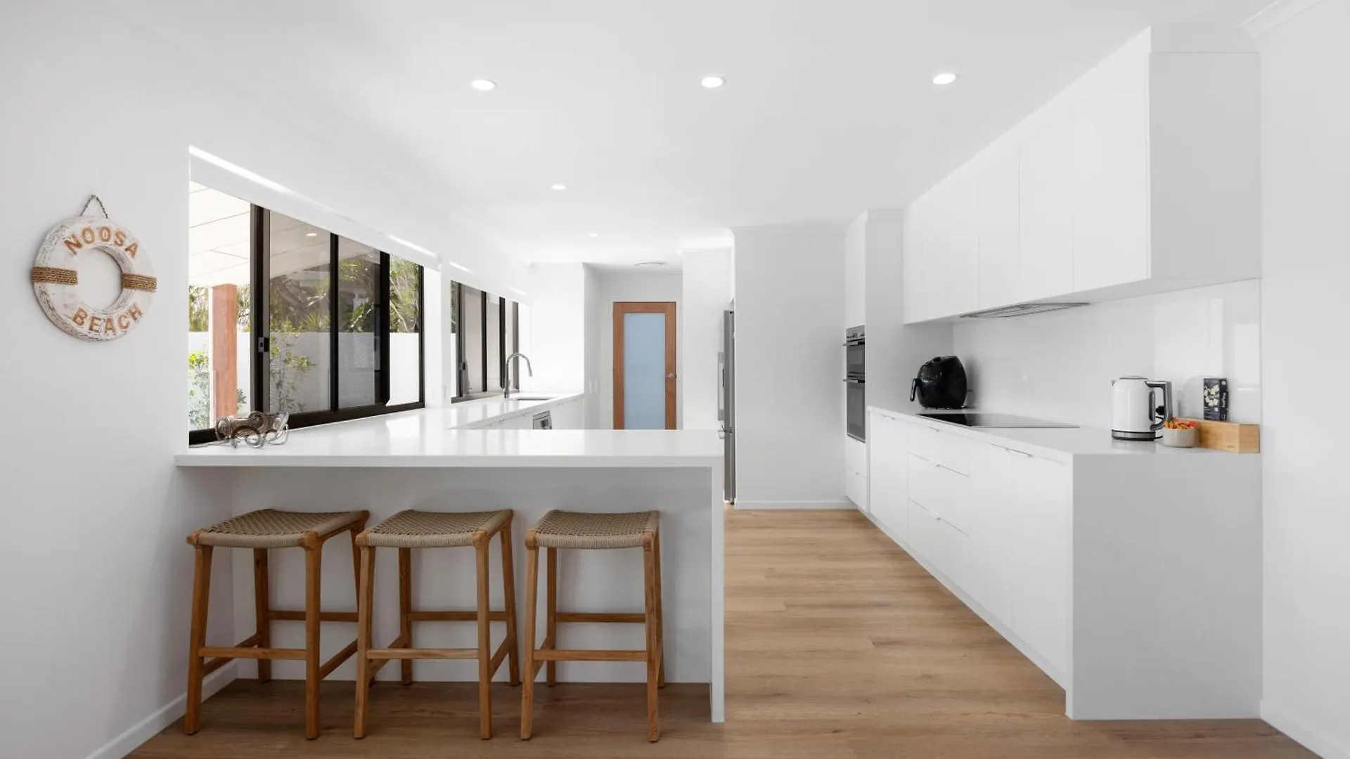 Waterfront Family Retreat, Pet-Friendly Villa Noosaville Australia