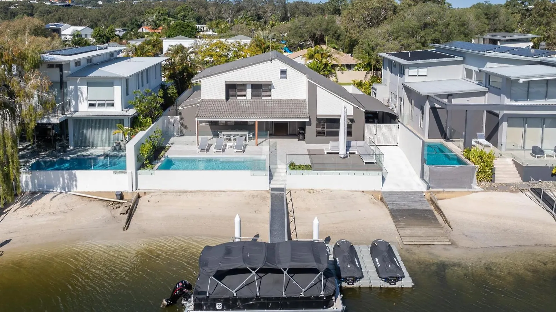 Waterfront Family Retreat, Pet-Friendly Villa Noosaville Australia