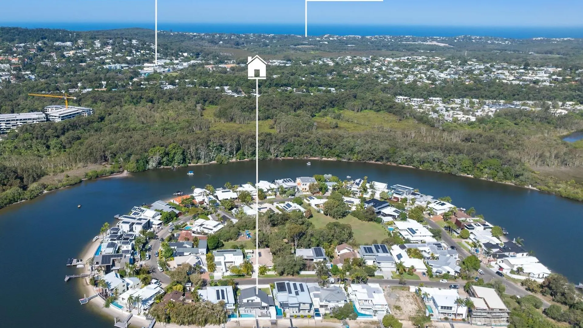 Waterfront Family Retreat, Pet-Friendly Villa Noosaville Holiday home