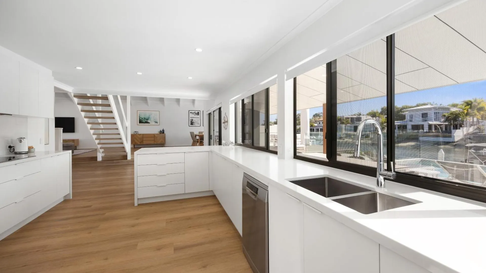 Waterfront Family Retreat, Pet-Friendly Villa Noosaville