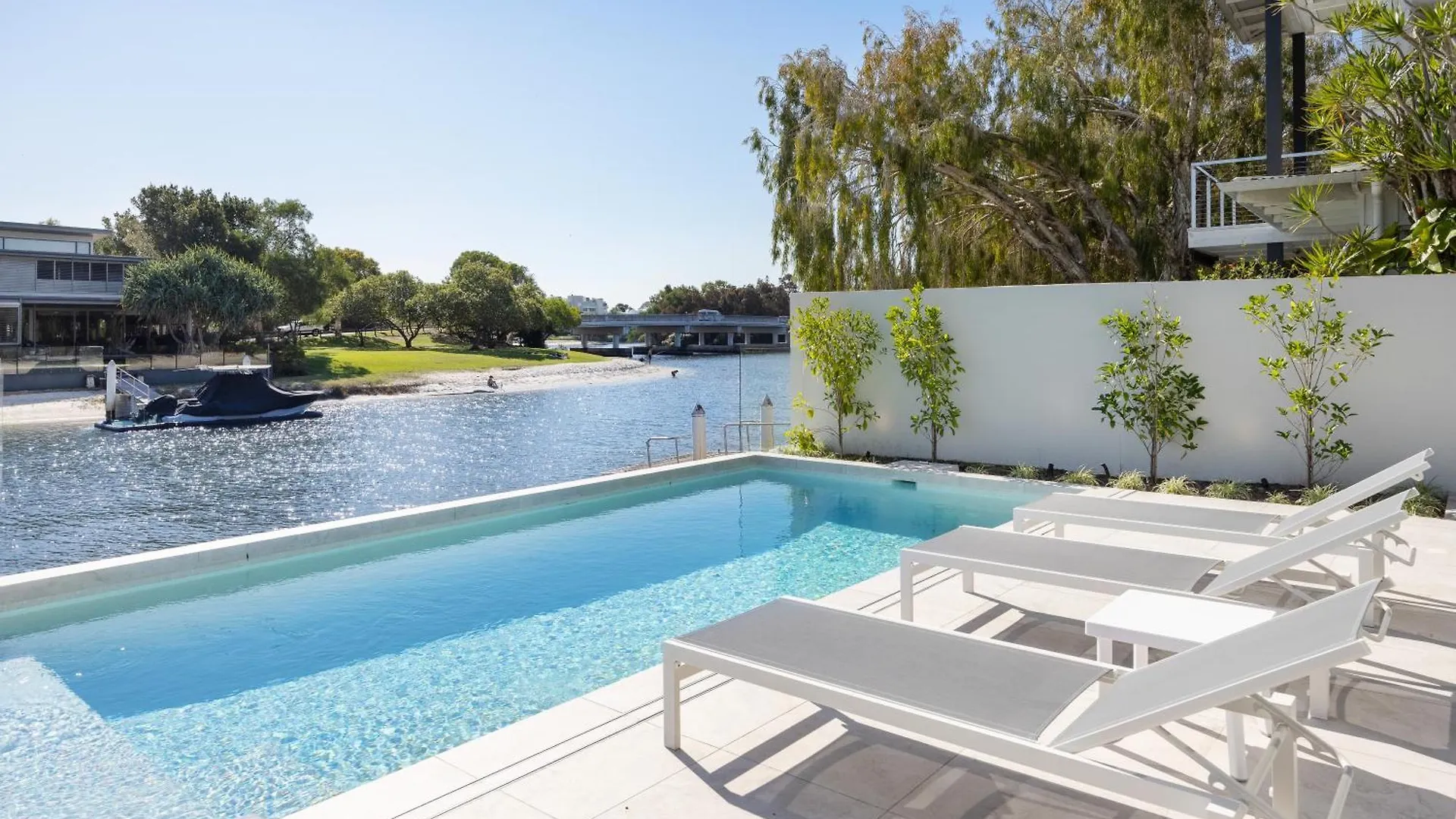 Waterfront Family Retreat, Pet-Friendly Villa Noosaville Holiday home