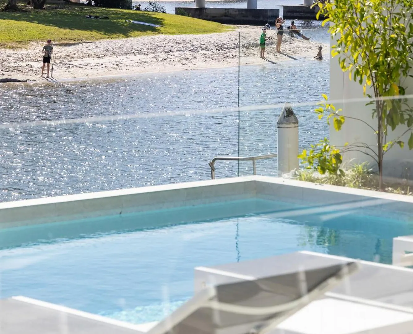 Waterfront Family Retreat, Pet-Friendly Villa Noosaville Holiday home
