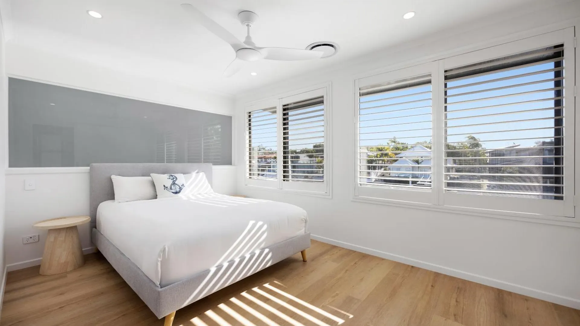 Waterfront Family Retreat, Pet-Friendly Villa Noosaville